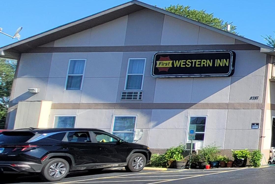 First Western Inn Caseyville エクステリア 写真