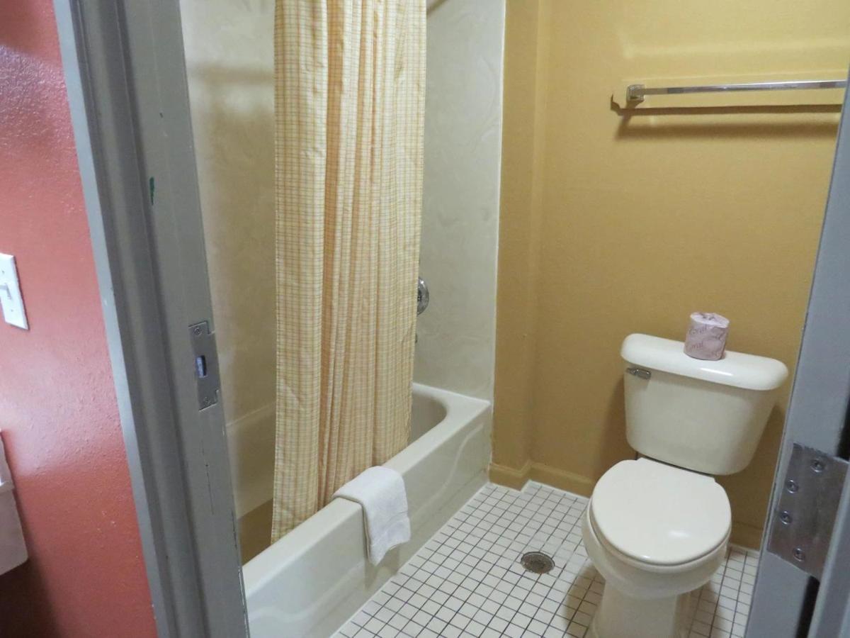 First Western Inn Caseyville エクステリア 写真
