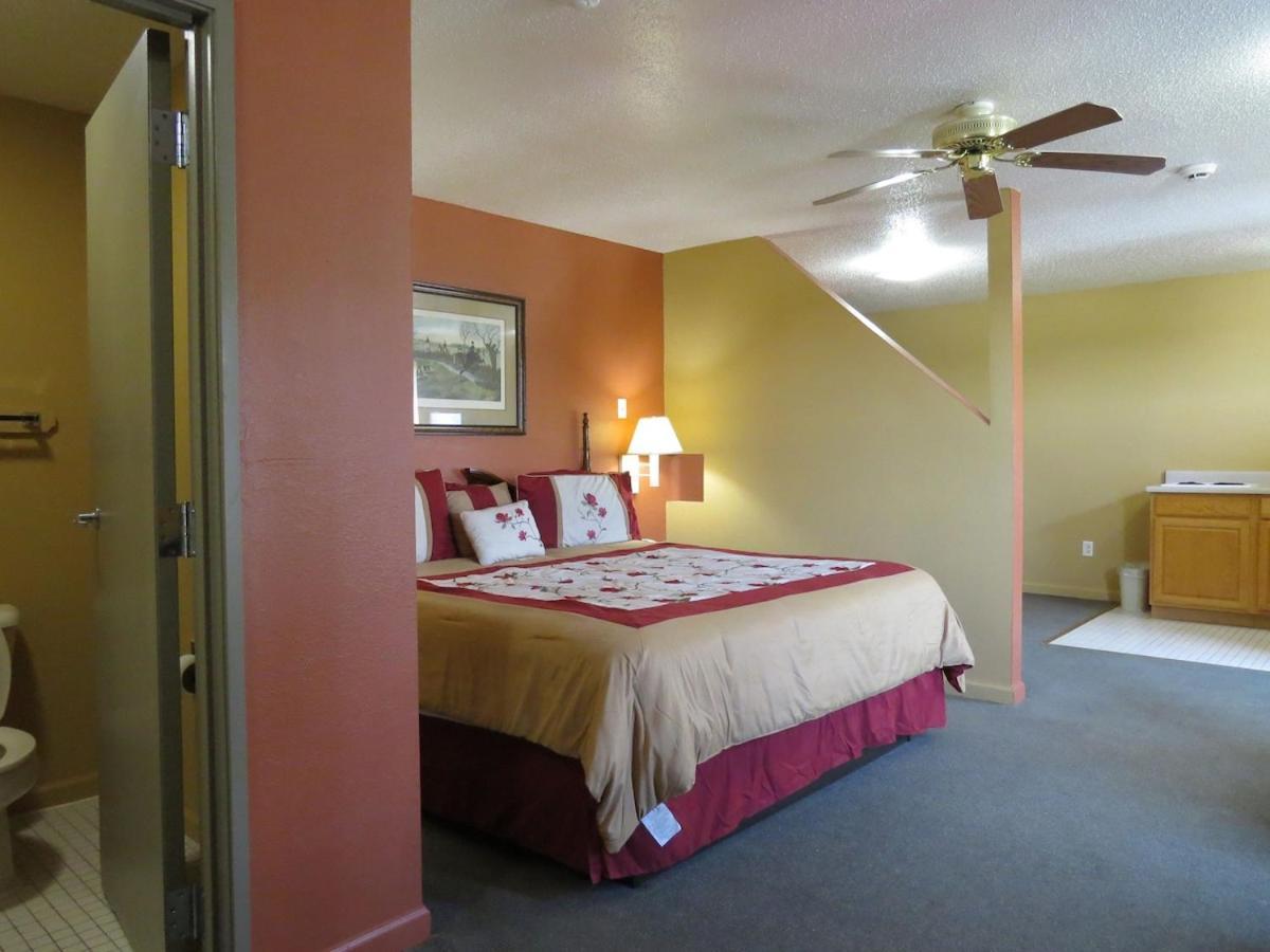 First Western Inn Caseyville エクステリア 写真